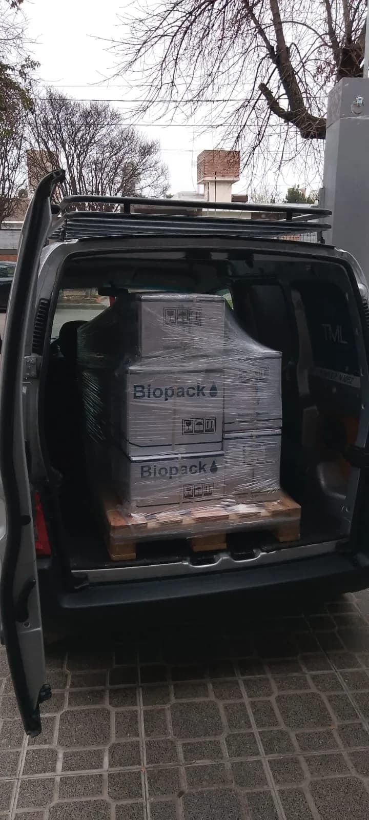 Carga nacional preparada para distribución en unidad de Transportes Arbina